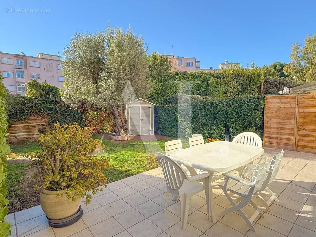 Appartement à VALLAURIS