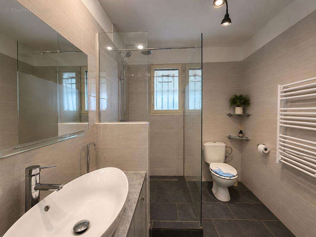 Maison bien entretenue avec studio indépendant, piscine chauffée et dépendances - photo 11