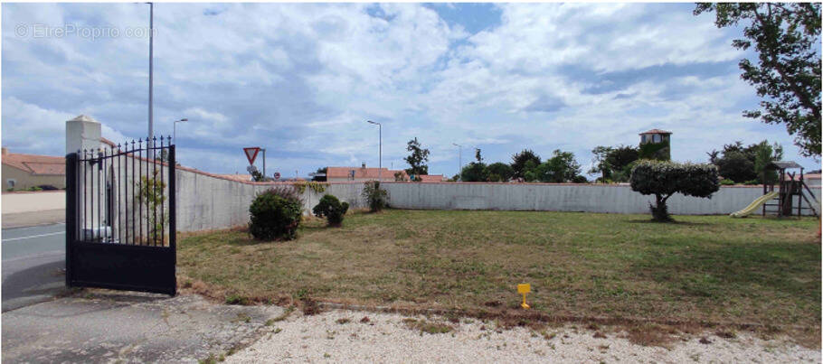 Terrain à BREM-SUR-MER