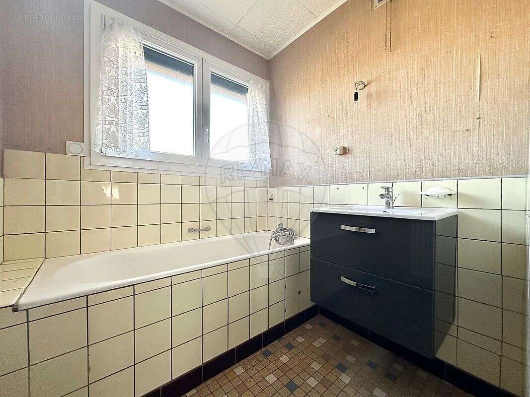 Maison à AY-SUR-MOSELLE