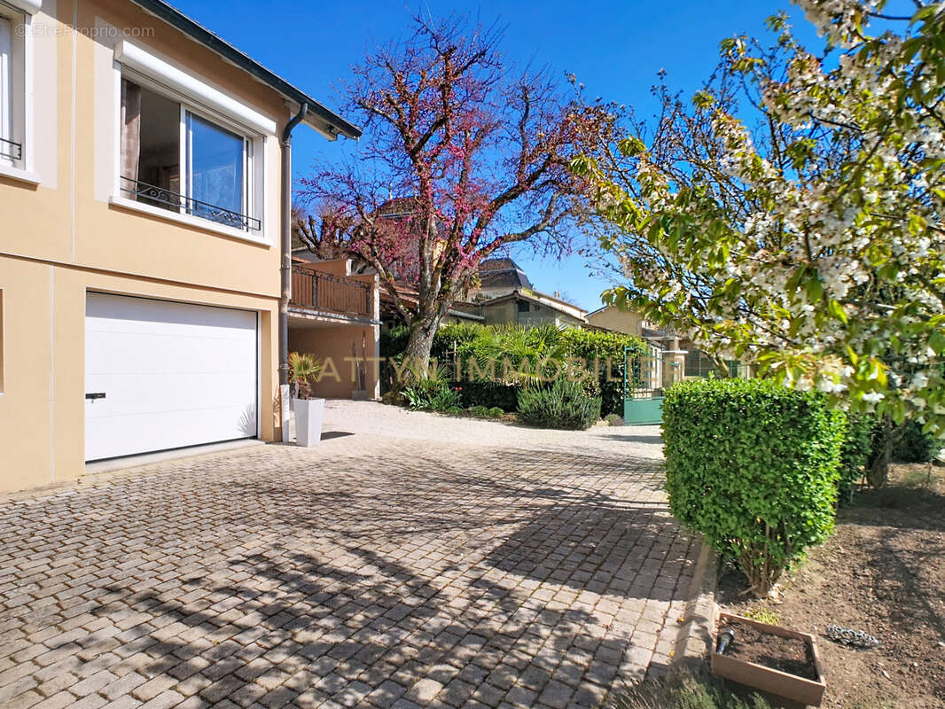 Maison à MONTMERLE-SUR-SAONE