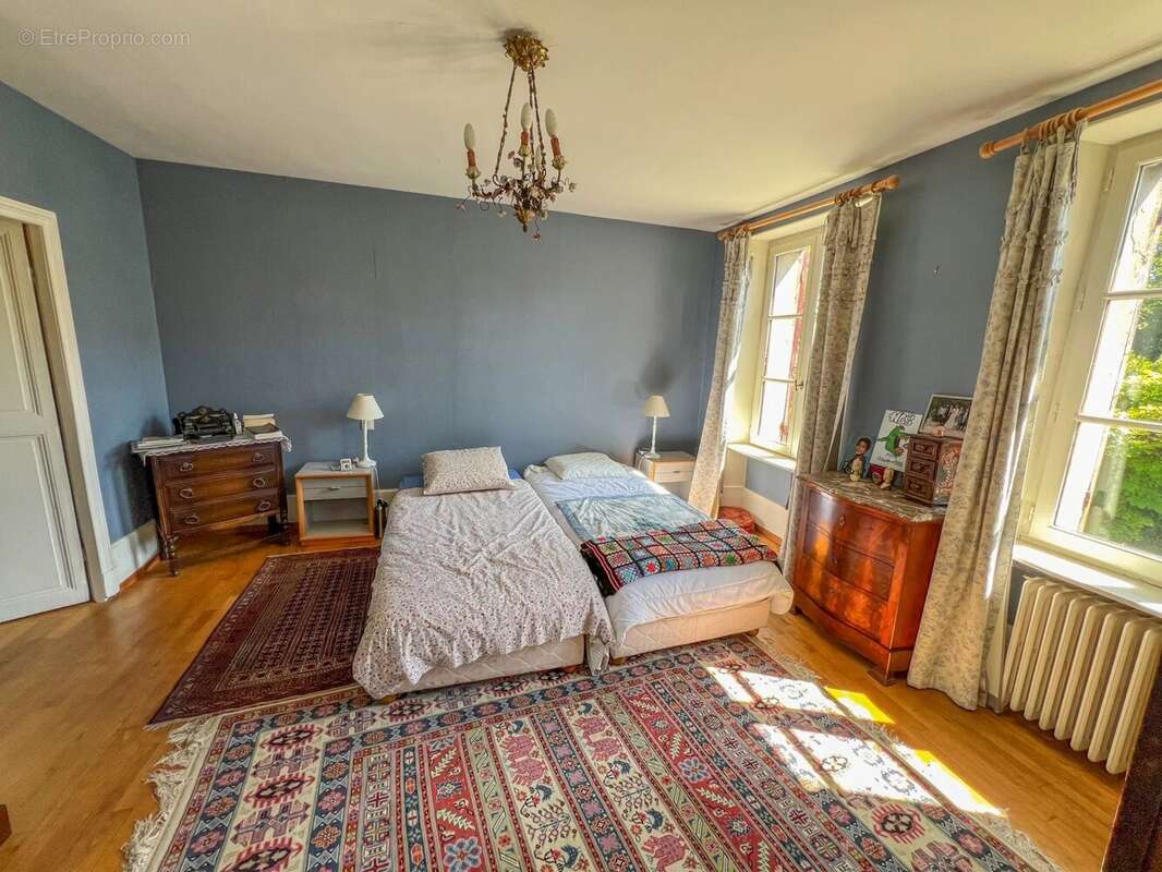 Maison à LE MESNIL-SAINT-DENIS