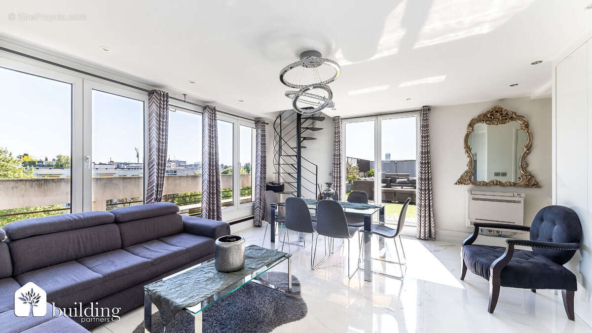 Appartement à NEUILLY-SUR-SEINE