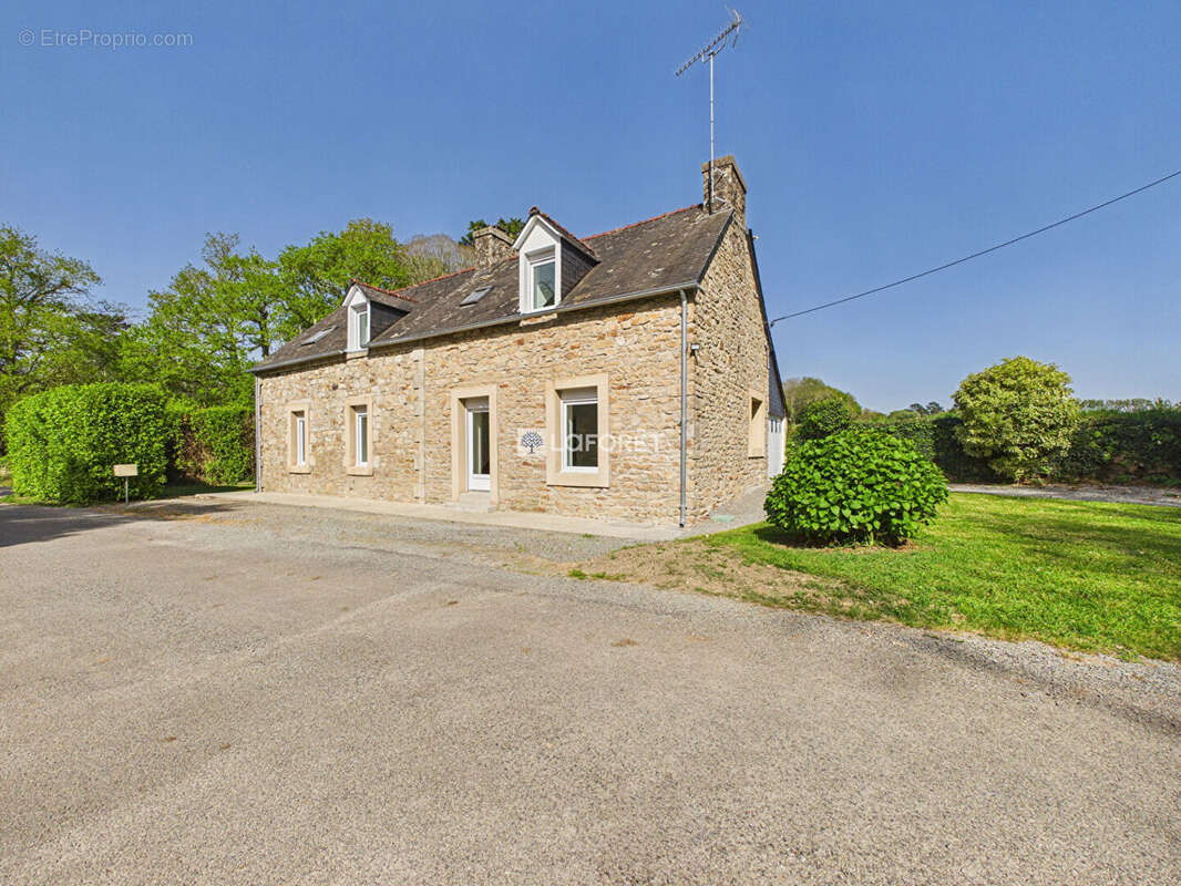 Maison à SAINT-EVARZEC