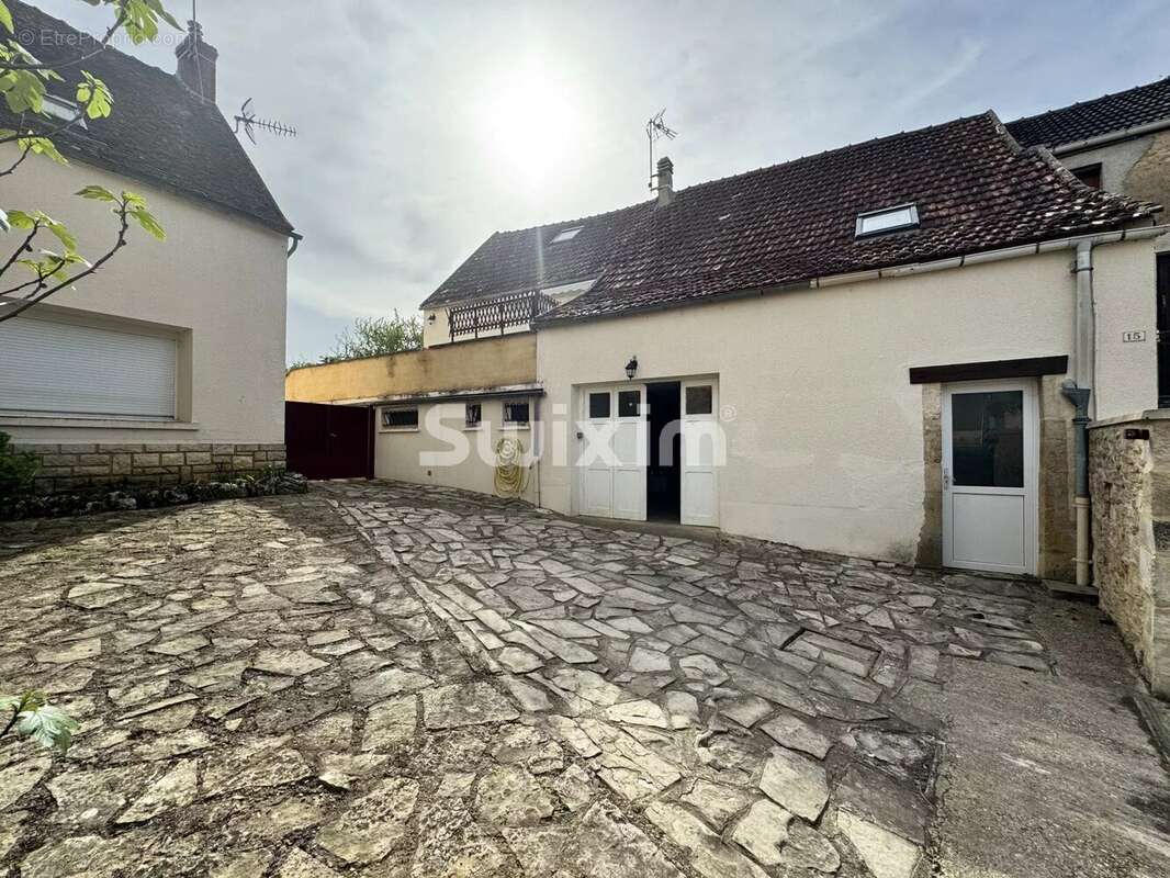 Maison à MONTILLOT