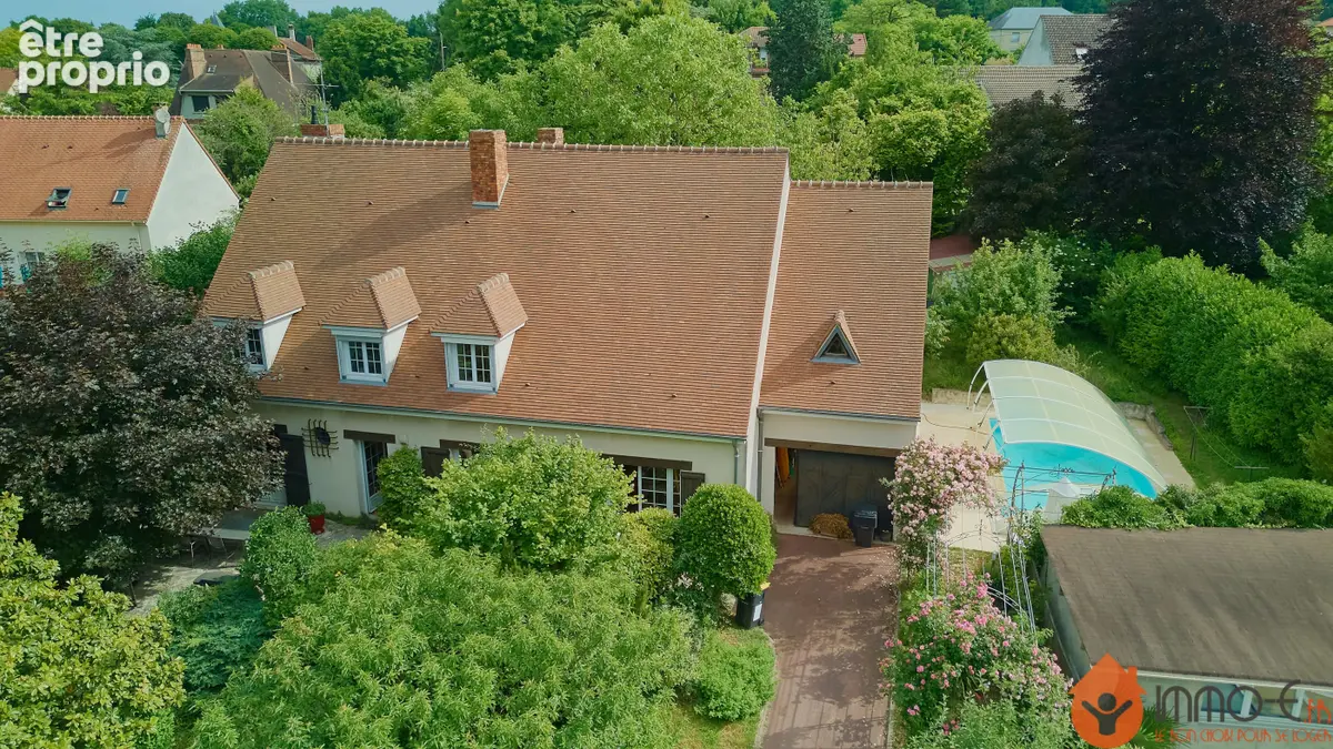 Maison 10 pièces 270 m² à vendre à Conde-Sainte-Libiaire (77450) - photo 1