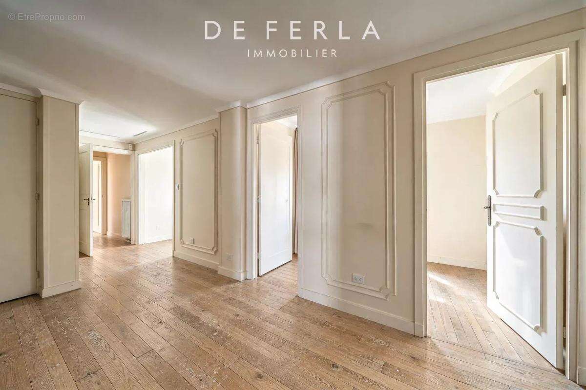 Appartement à PARIS-14E