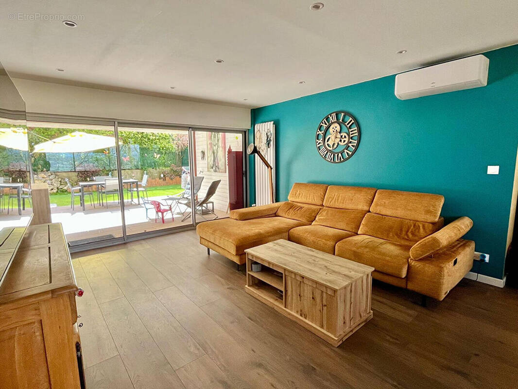 Appartement à VAULX-MILIEU