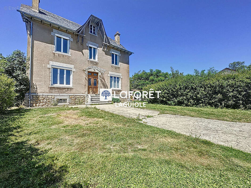 Maison à CAMPUAC