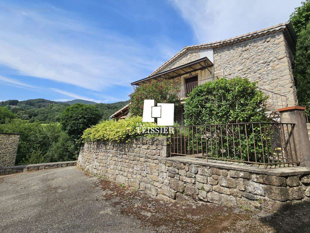 Maison à ROCHER