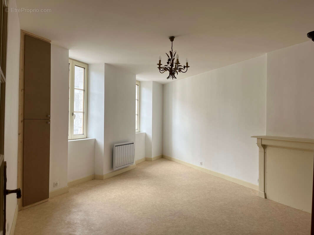 Maison à COUSSAC-BONNEVAL