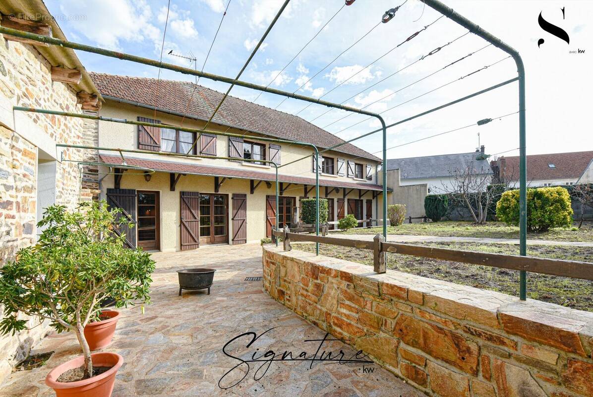 Maison à SAINT-YRIEIX-LA-PERCHE