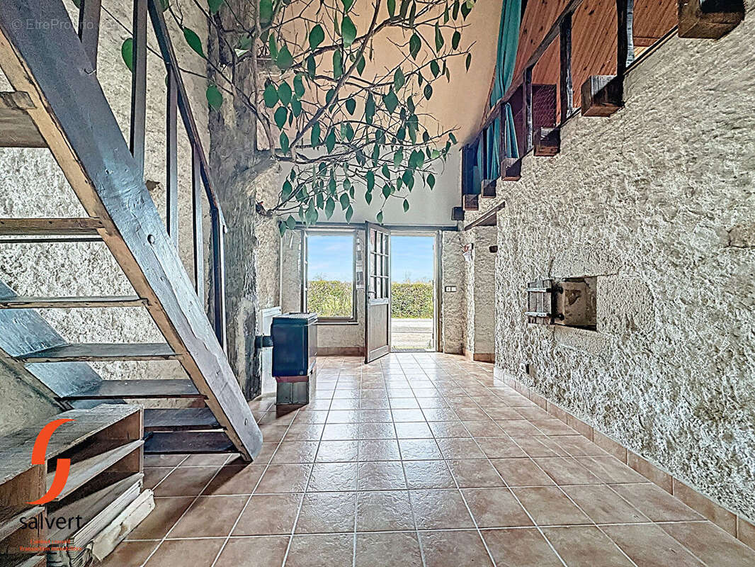 Maison à DURDAT-LAREQUILLE