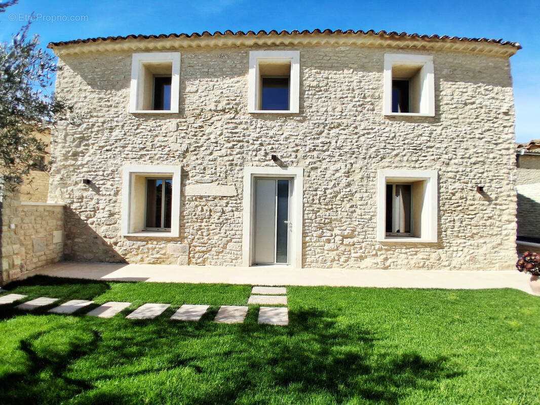 Maison à GORDES