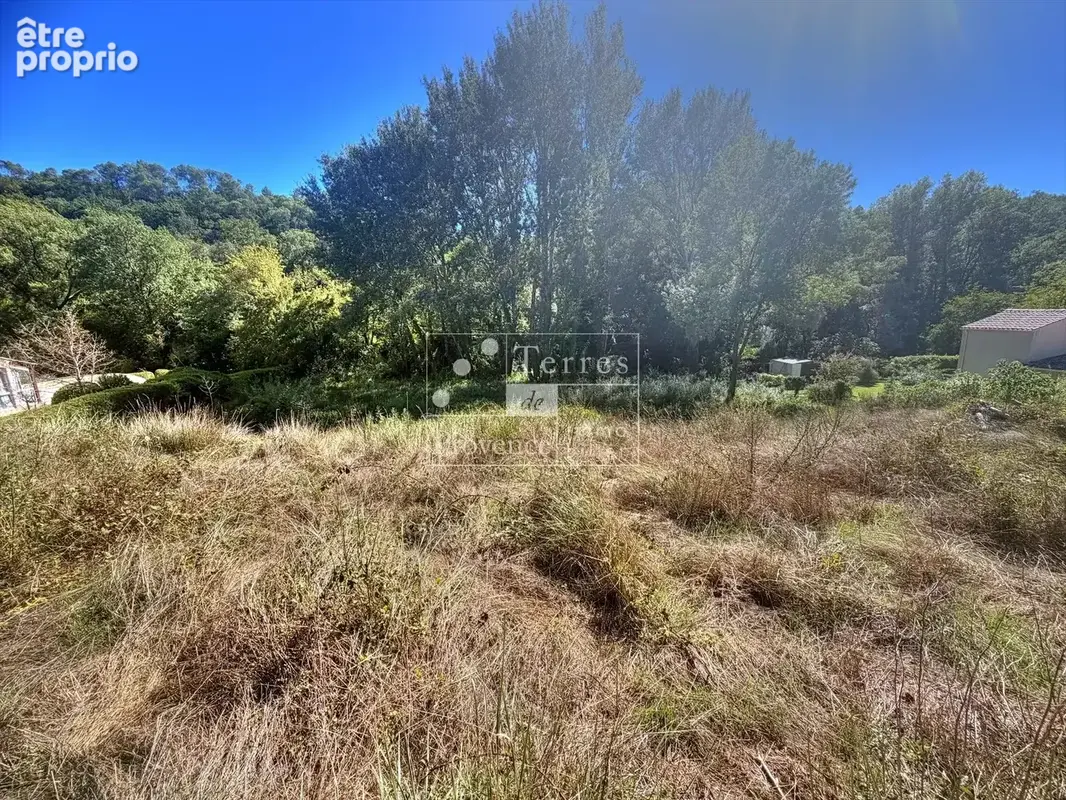 Terrain constructible de 1000m² à vendre à Carcès - photo 2