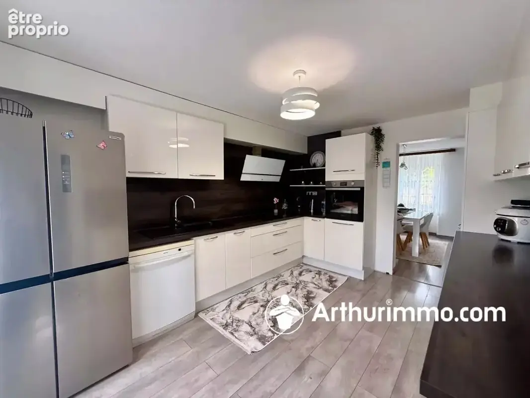 Maison jumelée sur 11 ares avec 2 terrasses et cave - photo 5