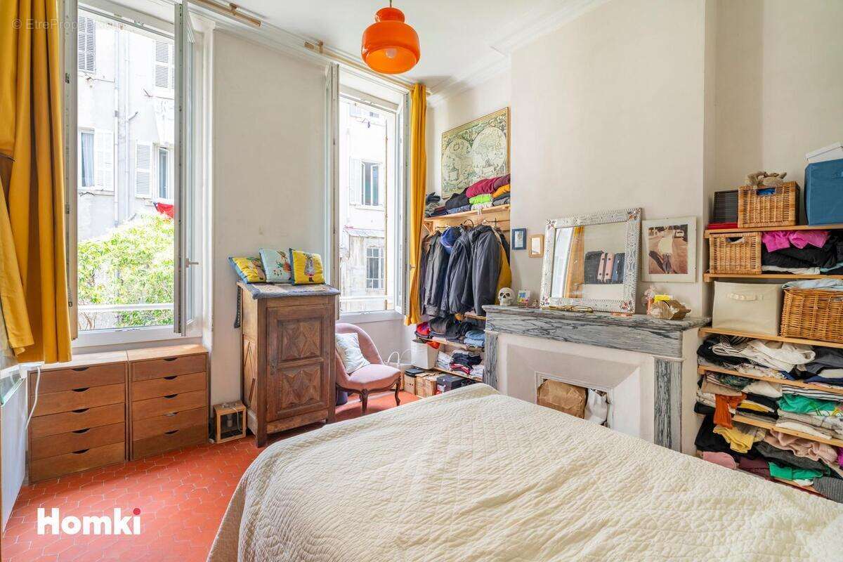 Appartement à MARSEILLE-1E