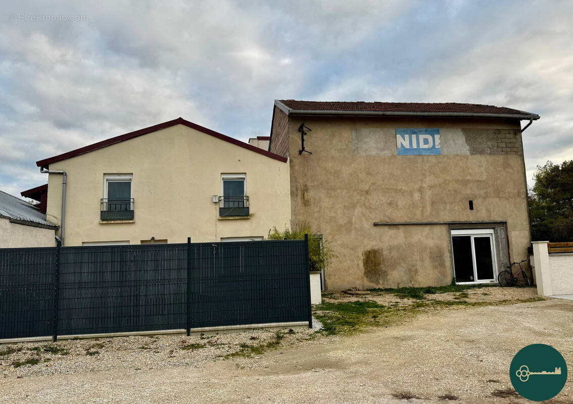 Maison à MENIL-LA-TOUR