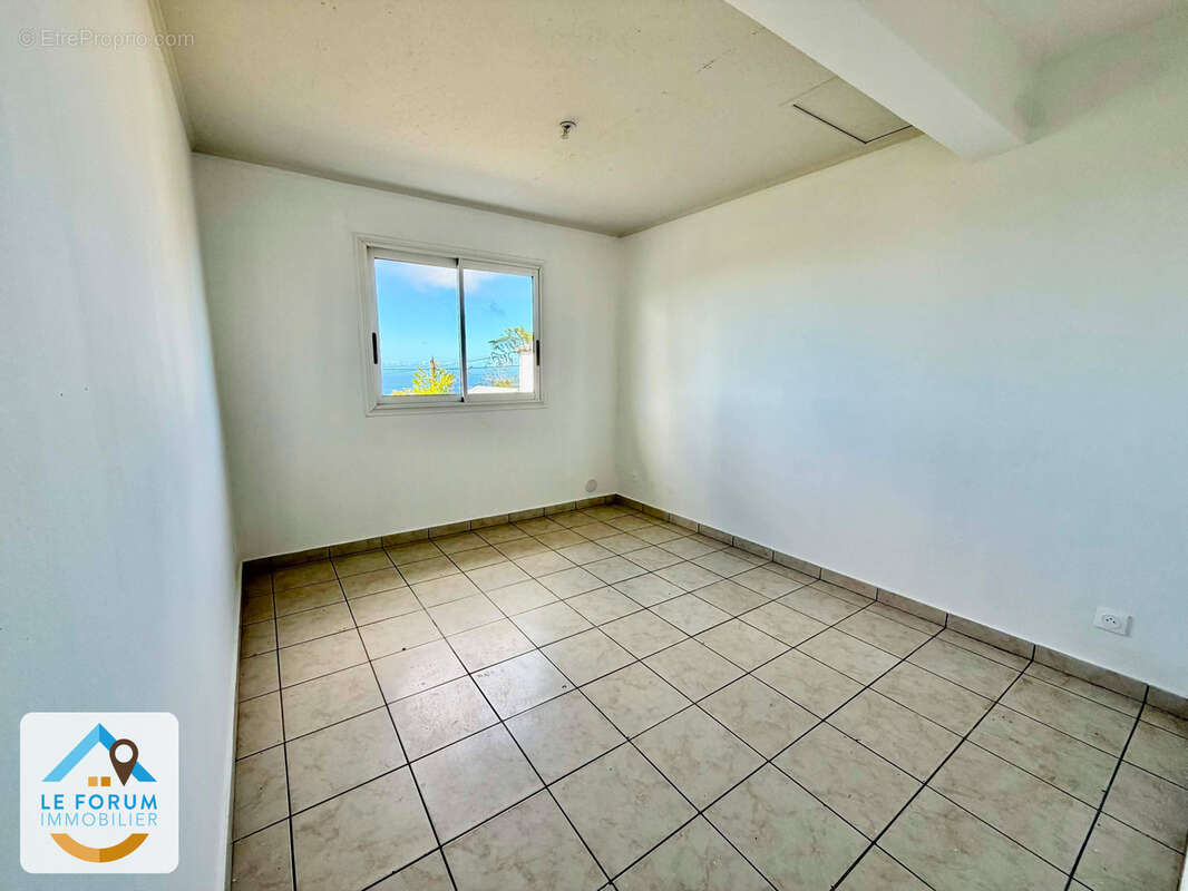 Saint joseph 97480 - villa t5 - volumes agréables - belle vue - quartier calme - photo 4
