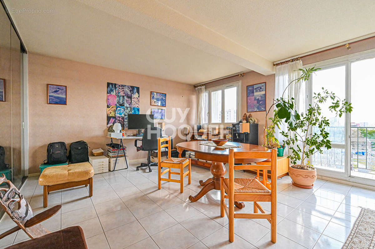 Appartement à CHARENTON-LE-PONT