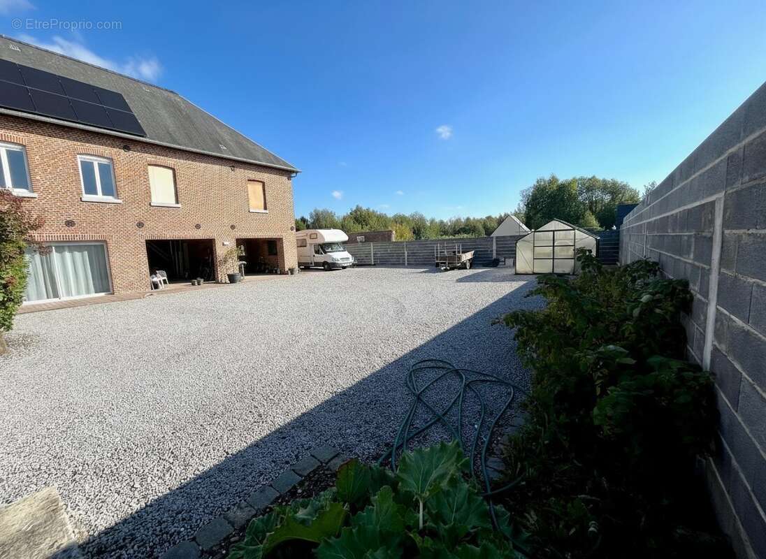 Maison à BOUE