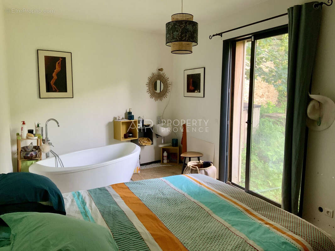 Maison à LA TOUR-D'AIGUES