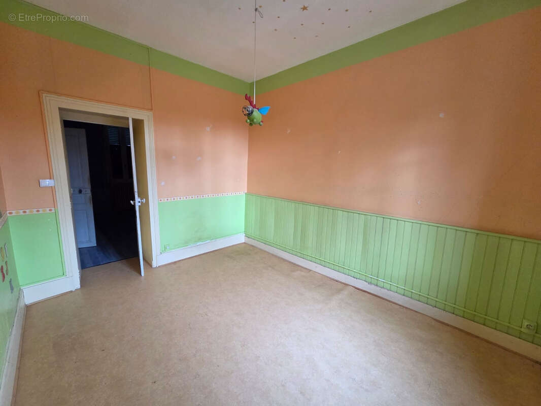 Maison à MONTAIGU-LE-BLIN