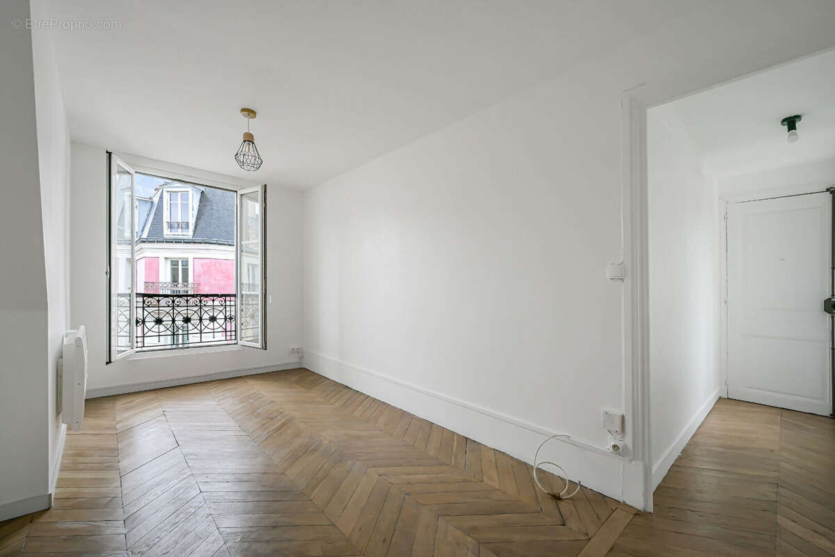Appartement à PARIS-14E