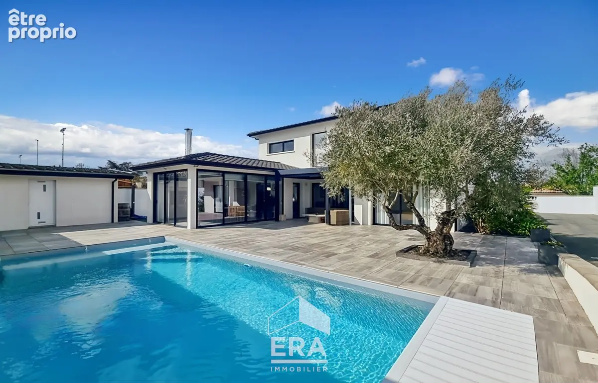 Maison 6 pièces 205 m² · à Saint-Medard-en-Jalles · 205 m² · 890 000 €