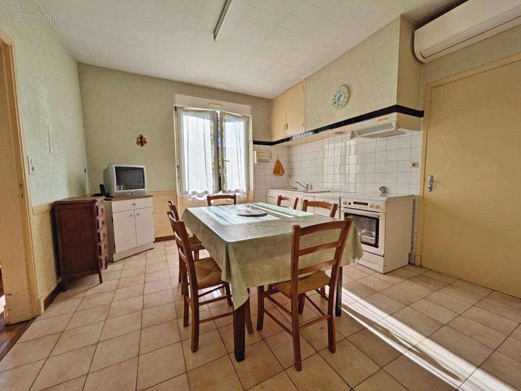 Maison 3 pièces / 93 m² / 85 000 EUR / SAINT-SALVY-DE-LA-BALME - photo 3