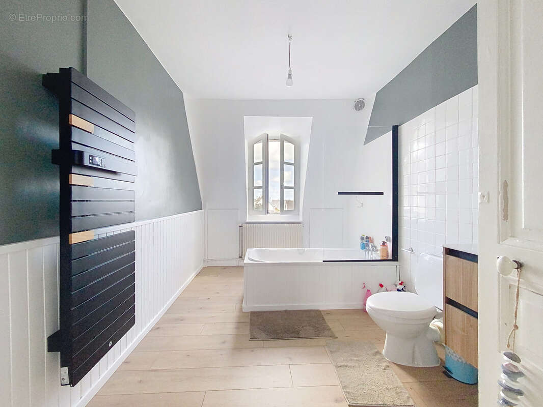 Maison à DONVILLE-LES-BAINS