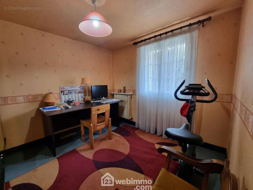 Un bureau, - Maison à ORLY