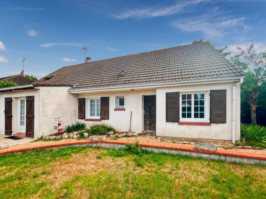 Maison à MARCILLY-EN-VILLETTE