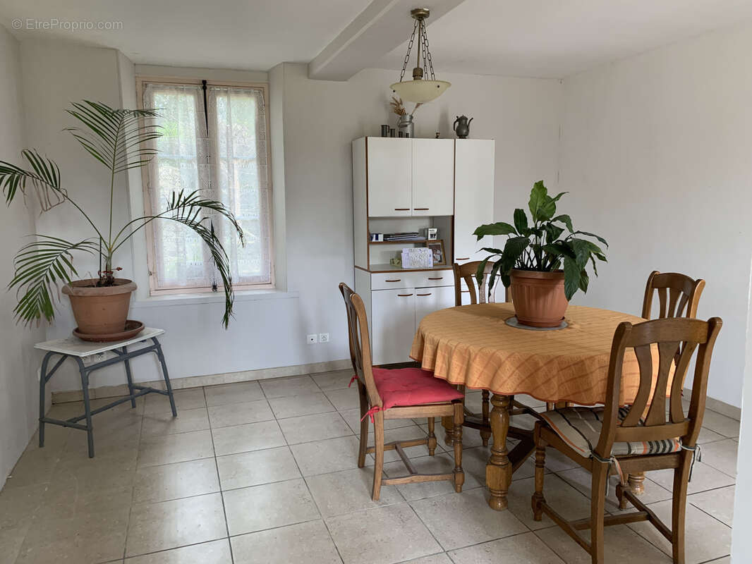 Maison à EGRISELLES-LE-BOCAGE
