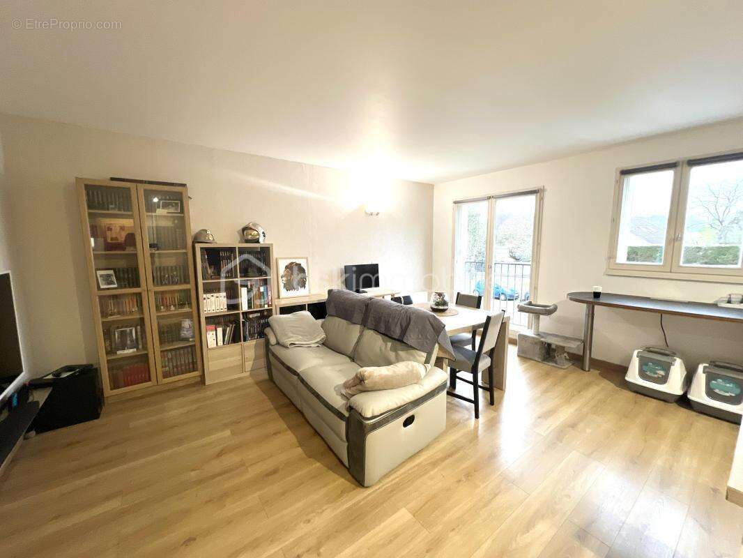 Appartement à LARDY