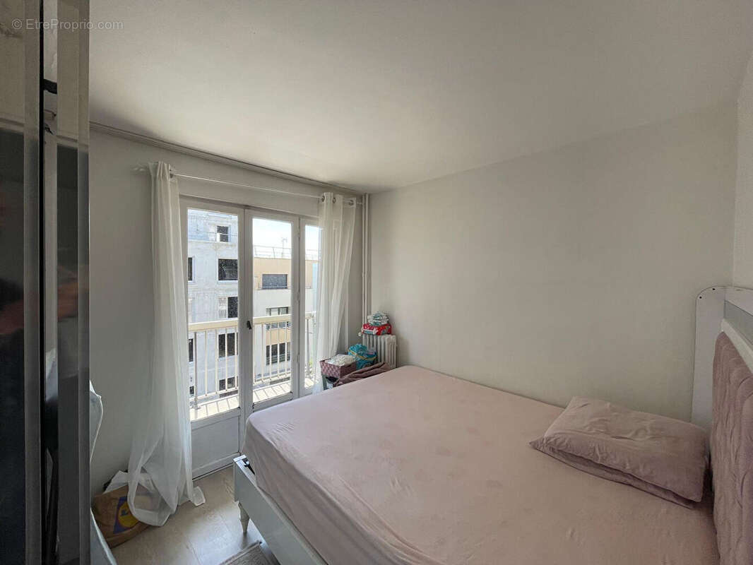 Appartement à LES PAVILLONS-SOUS-BOIS