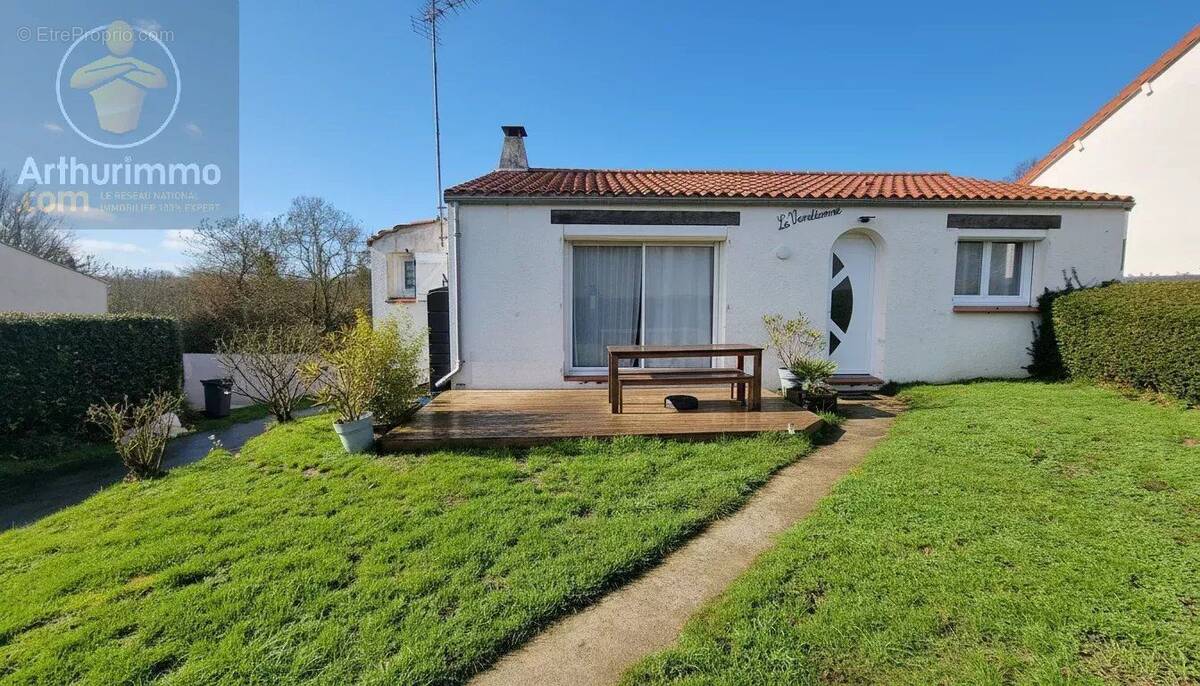 Maison à SAINT-ETIENNE-DE-MER-MORTE