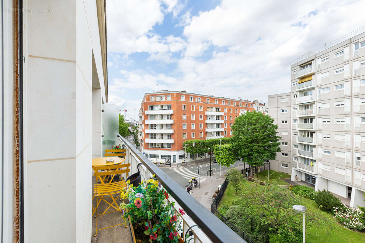 Appartement à COURBEVOIE