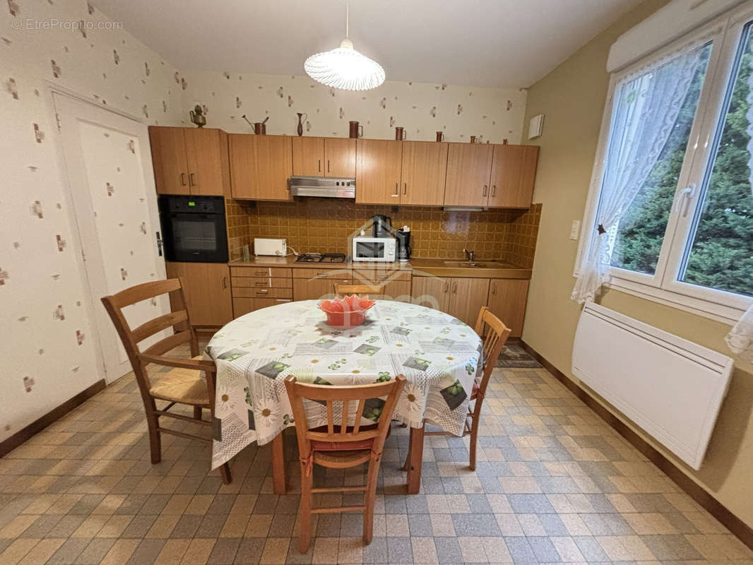 Maison à LA CELLE-SAINT-AVANT