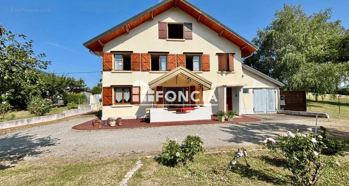 MONTAGNOLE Maison esprit savoyarde sur 1 400 m2 de terrain arboré, bien exposée et vue dominante - photo 10