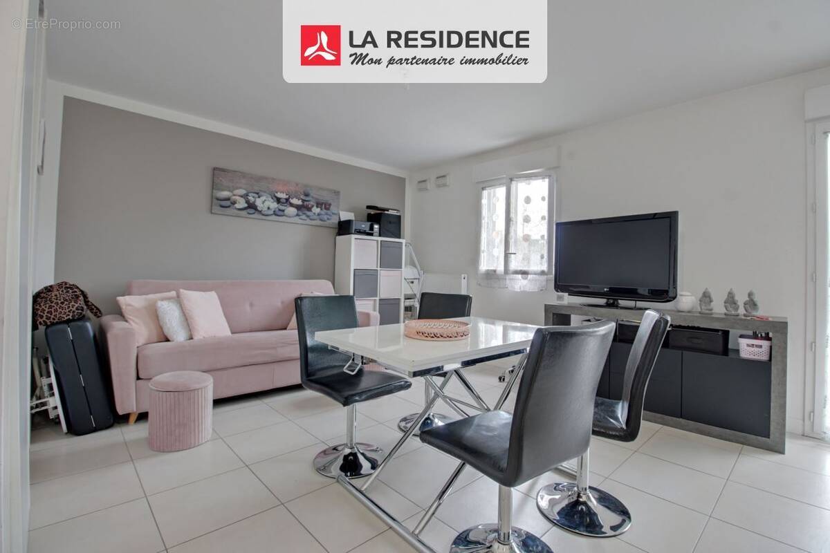 Appartement à SARTROUVILLE