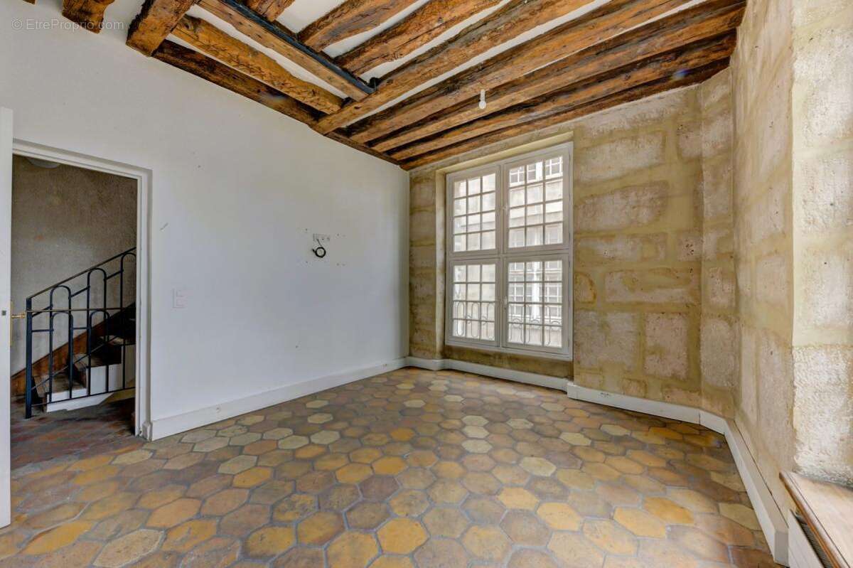 Maison à PARIS-4E
