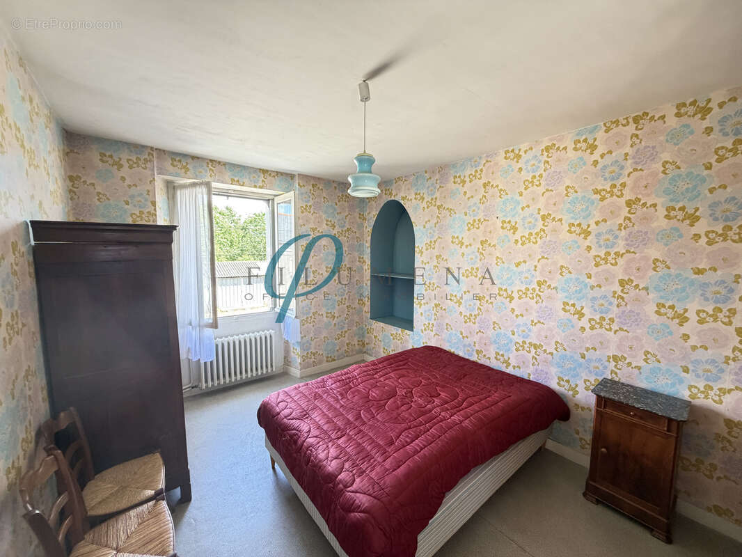 Maison à MONTREVAULT