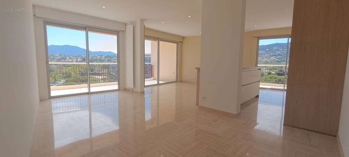 Appartement à MANDELIEU-LA-NAPOULE
