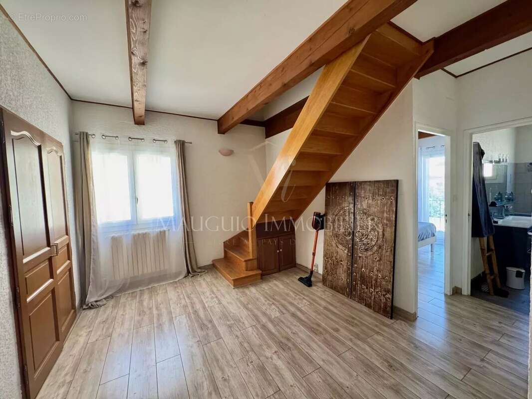 Maison à MAUGUIO