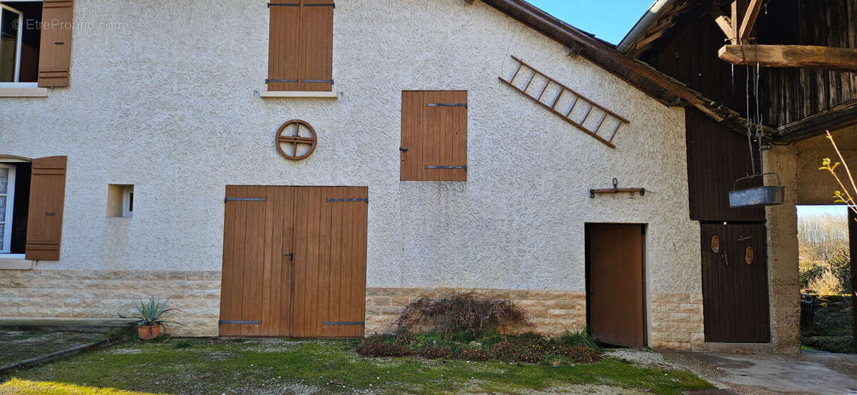 MAISON DAUPHINOISE DE CARACTERE  Les Avenieres Veyrins Thuellin 4 pièce(s) 99.35 m2 - photo 5