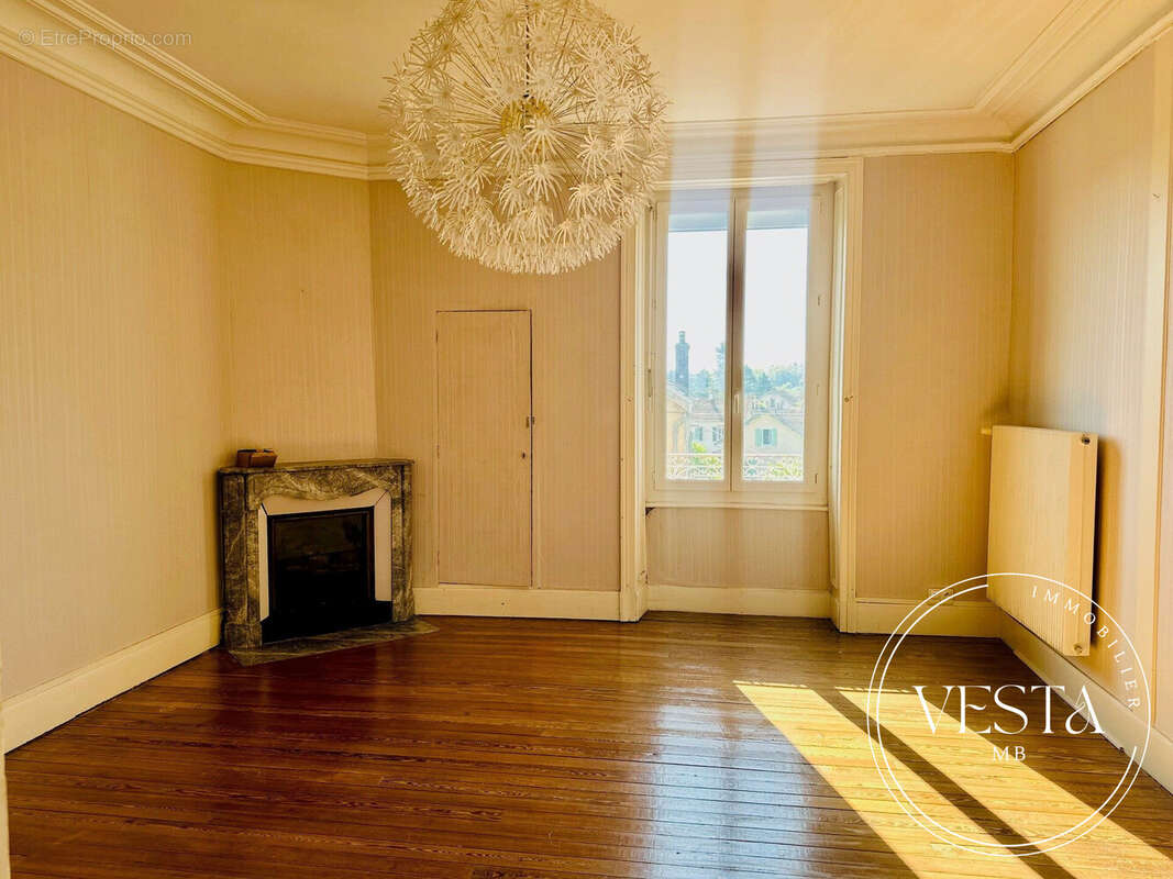 SALON - Appartement à DOLE