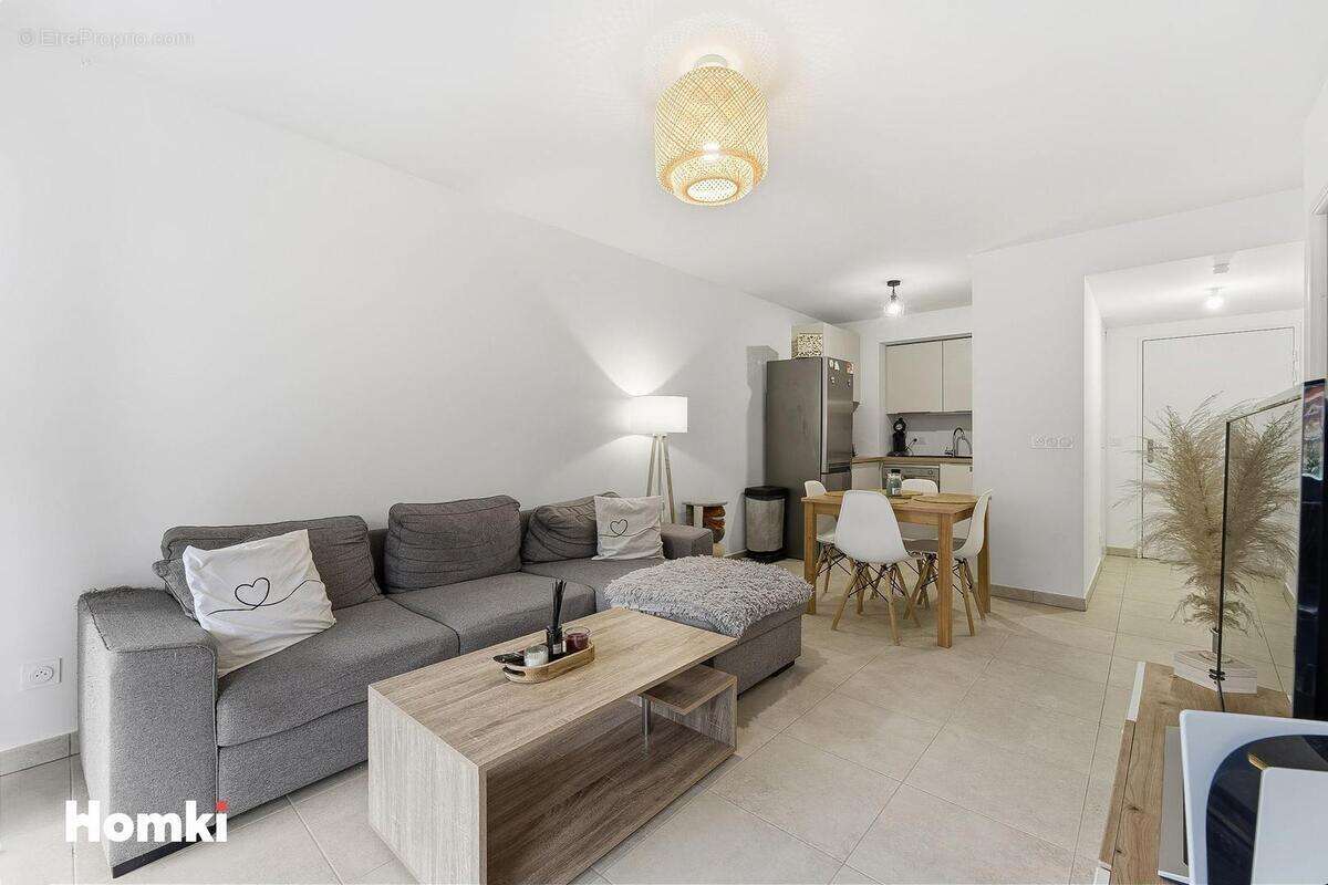 Appartement à SAINT-LAURENT-DU-VAR