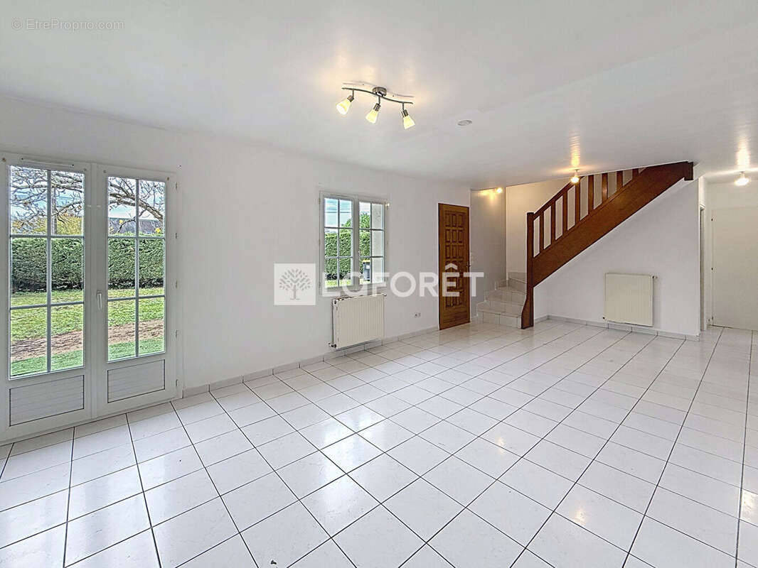 Maison à CANDE-SUR-BEUVRON