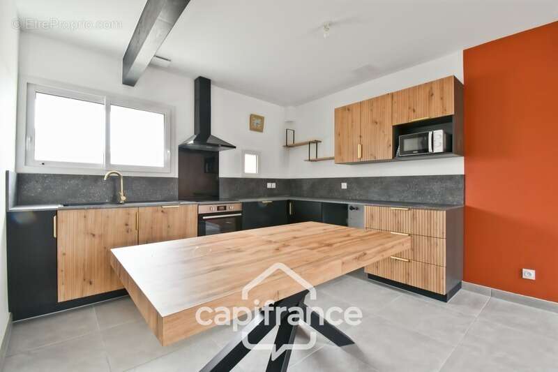 Maison à SAINT-JULIEN-DE-L&#039;ESCAP